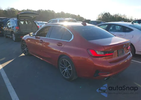 2021 BMW 330I xDrive z USA, uszkodzony, nr VIN 3MW5R7J09M8B77920